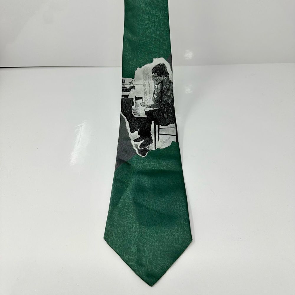 Vintage Forsyth piano man with kid tie